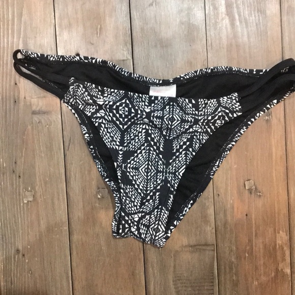 Sexy black two piece! - Picture 2 of 6